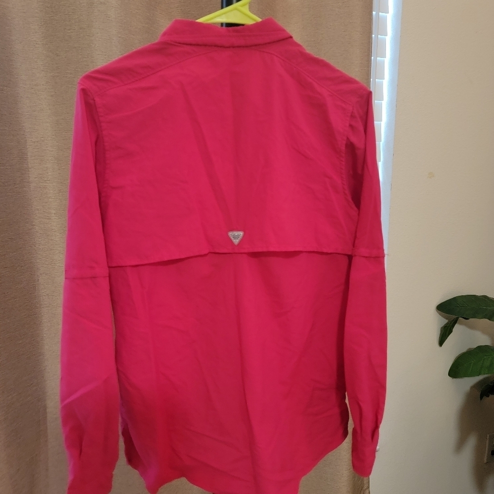 Columbia Performance Fishing Gear,  Hot Pink, Sz XS, Like New Extra Buttons Att. - Picture 2 of 7